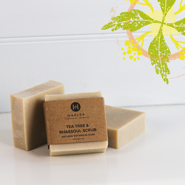 Tea tree & rhassoul scrub soap in group